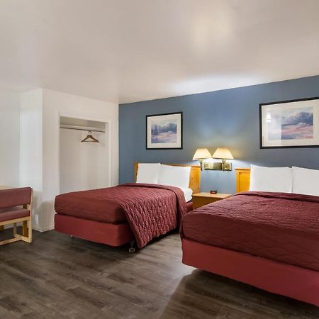 Rodeway Inn & Suites Sidney Historic Downtown I-80 Екстер'єр фото