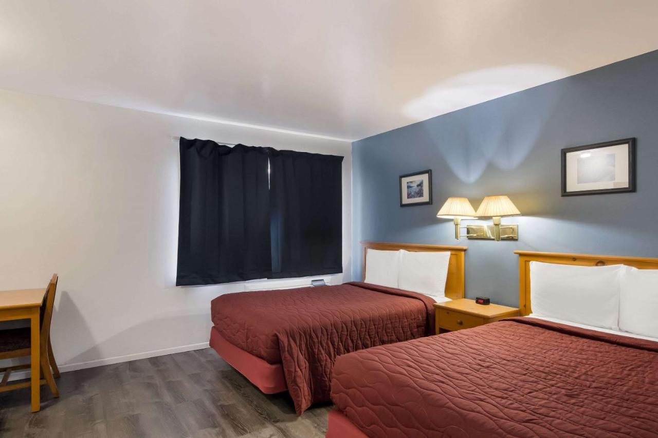 Rodeway Inn & Suites Sidney Historic Downtown I-80 Екстер'єр фото