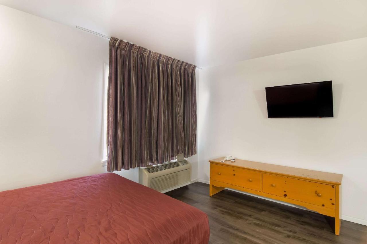 Rodeway Inn & Suites Sidney Historic Downtown I-80 Екстер'єр фото