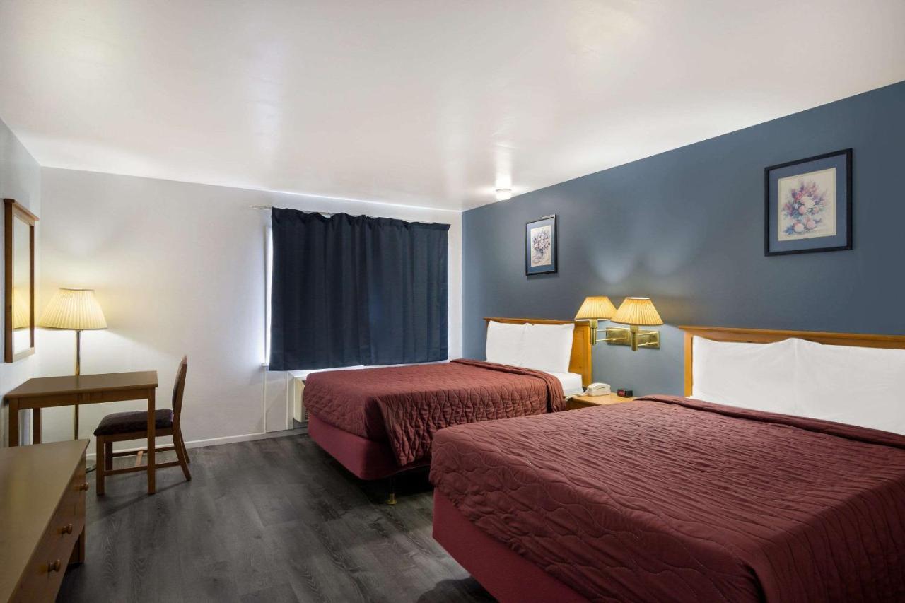 Rodeway Inn & Suites Sidney Historic Downtown I-80 Екстер'єр фото