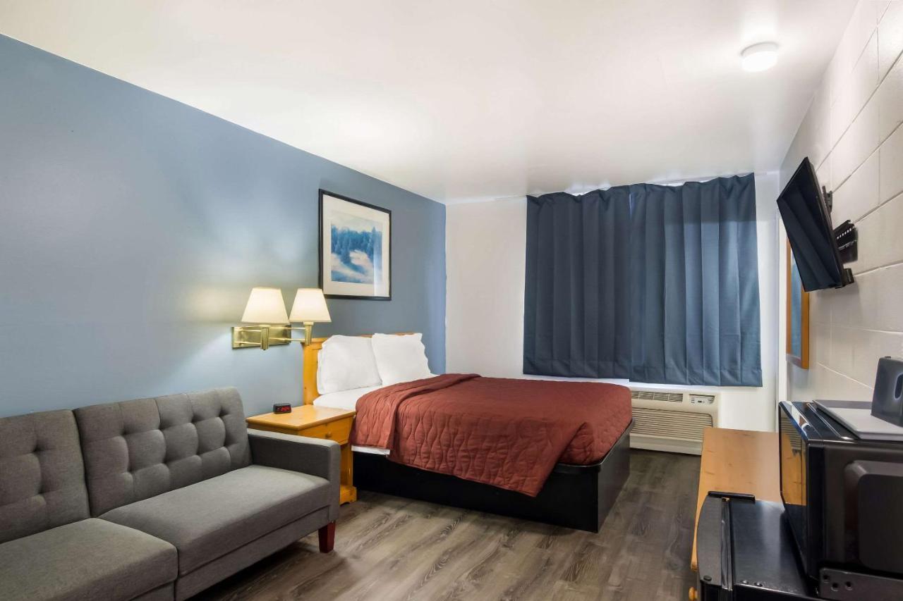 Rodeway Inn & Suites Sidney Historic Downtown I-80 Екстер'єр фото