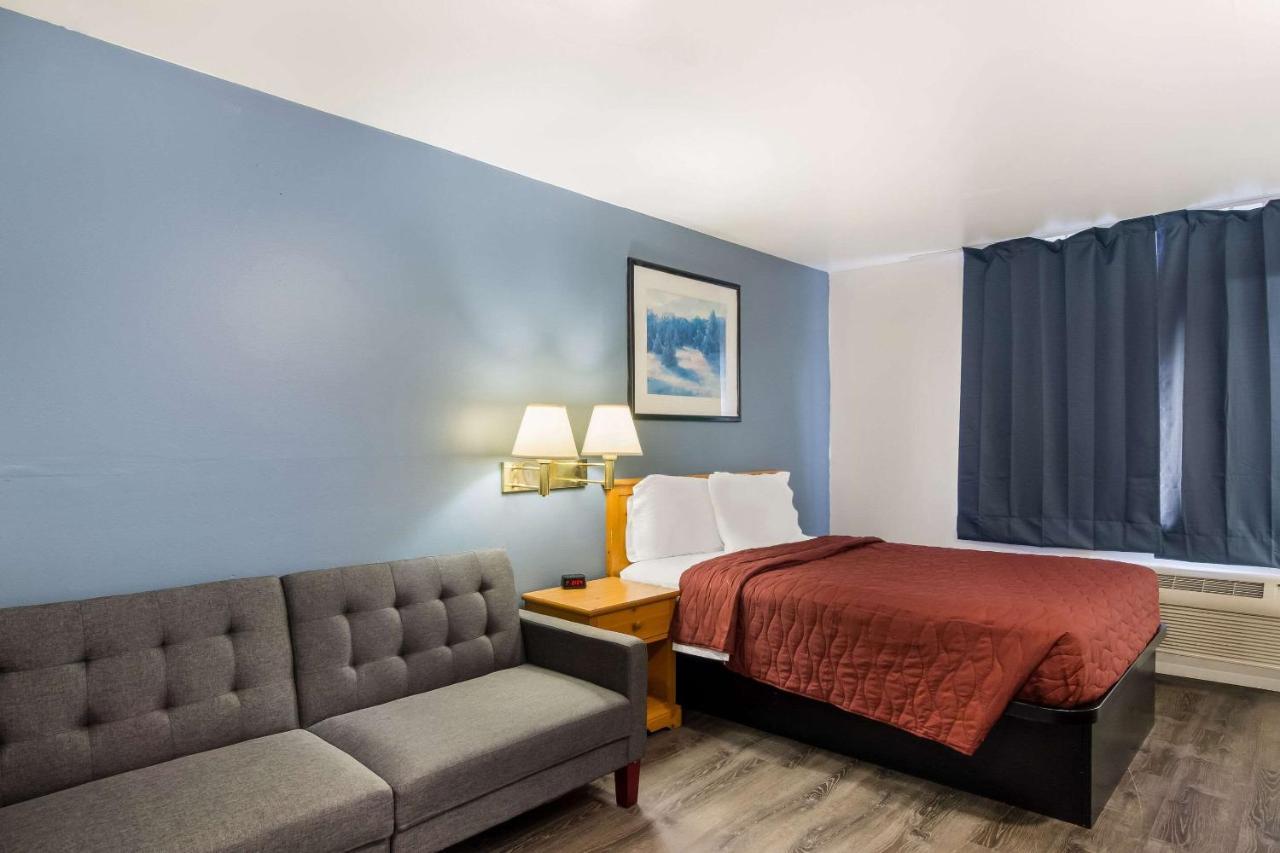Rodeway Inn & Suites Sidney Historic Downtown I-80 Екстер'єр фото
