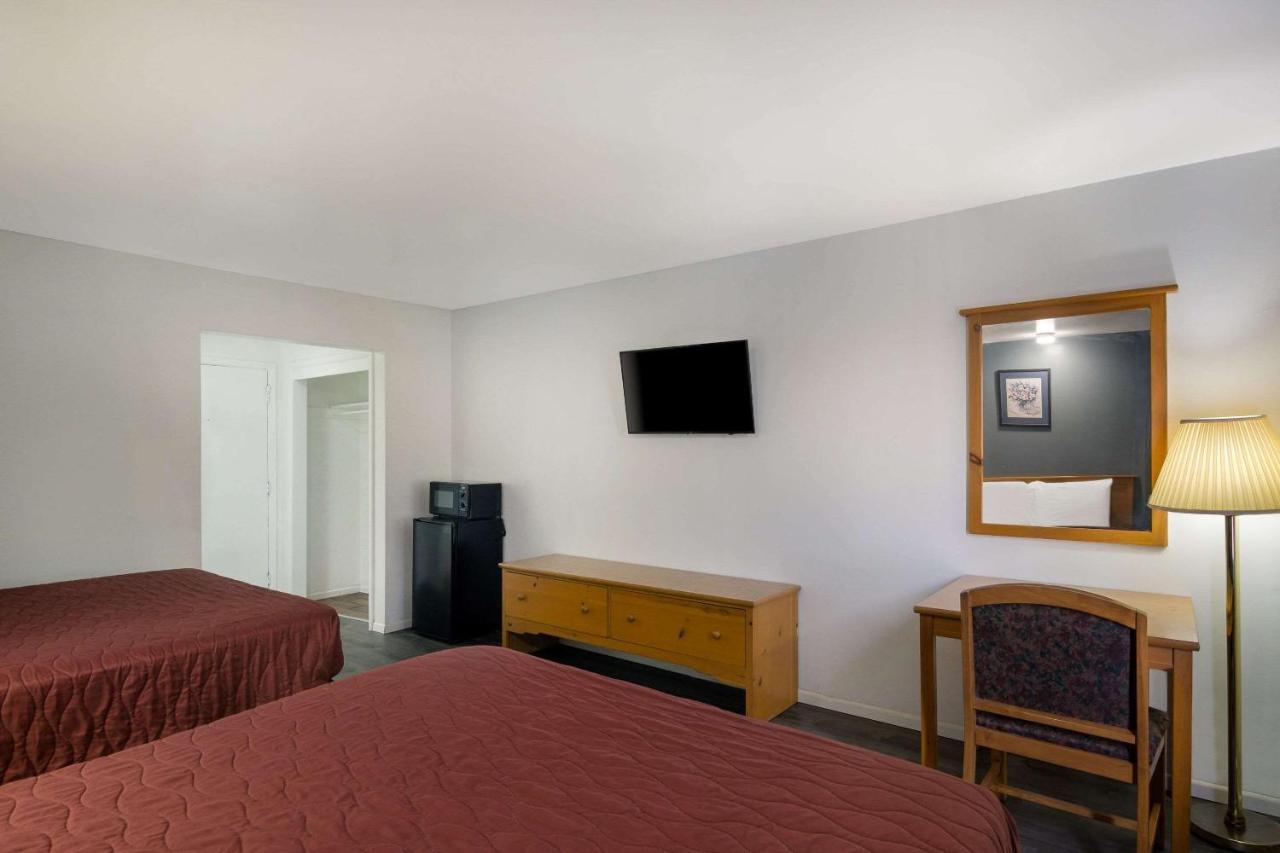 Rodeway Inn & Suites Sidney Historic Downtown I-80 Екстер'єр фото