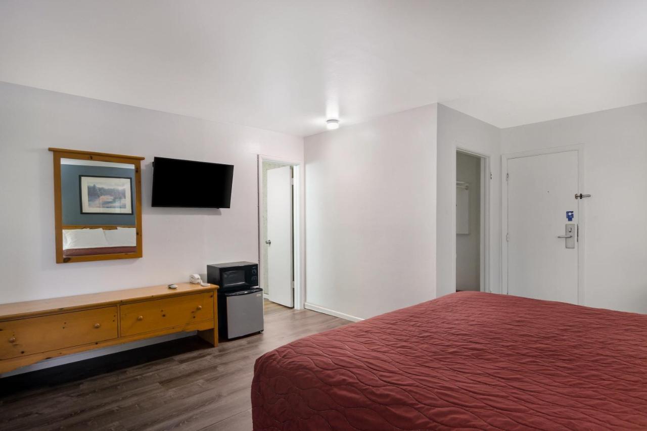 Rodeway Inn & Suites Sidney Historic Downtown I-80 Екстер'єр фото